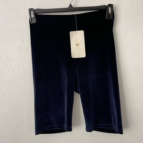 Fabletics Women's High Waisted Velour Bike Short 9" Blue Size Medium/8 wk1 - Picture 2 of 5